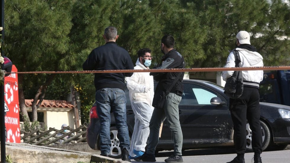 Από το σημείο δολοφονίας του δημοσιογράφου Γιώργου Καραϊβάζ